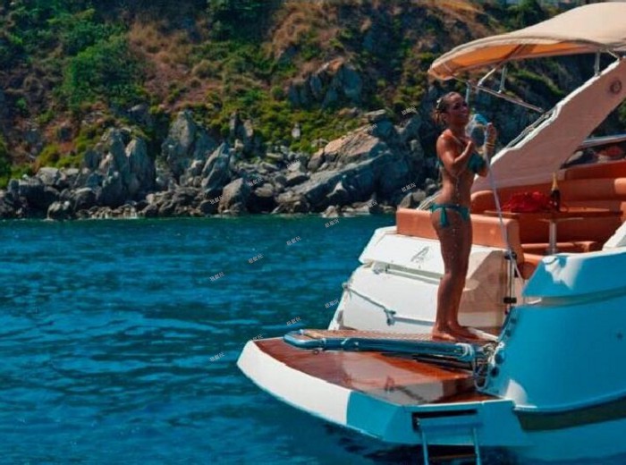 34英尺運(yùn)動(dòng)游艇 34英尺運(yùn)動(dòng)游艇