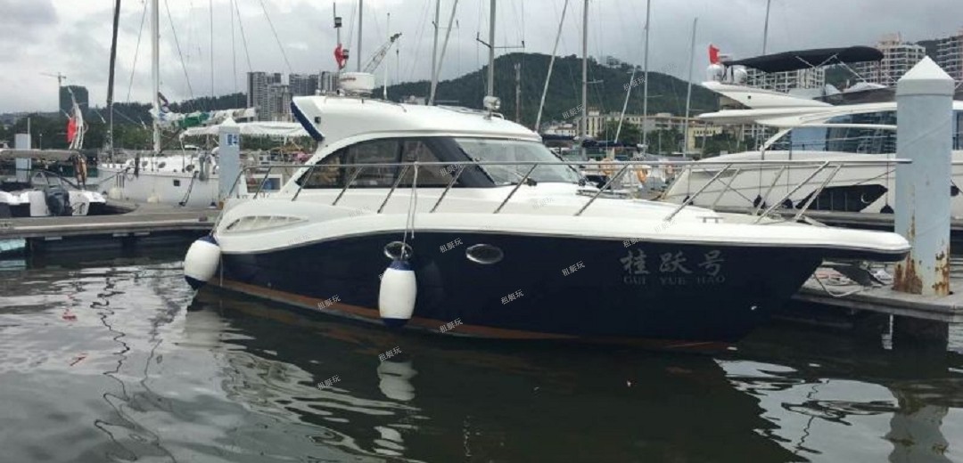 32英尺運(yùn)動(dòng)快艇