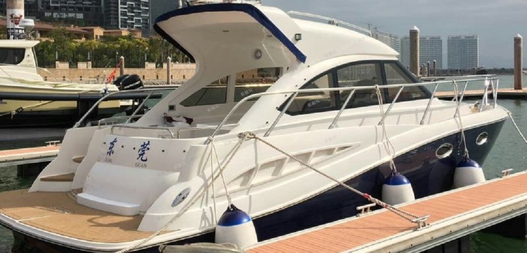 32英尺運(yùn)動(dòng)快艇