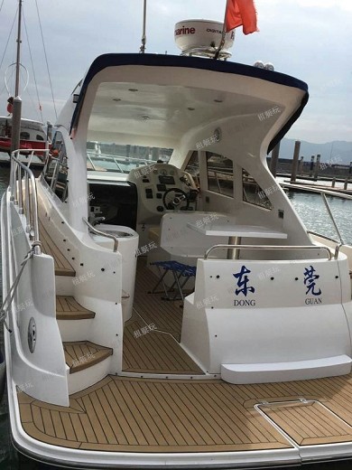 32英尺運(yùn)動(dòng)快艇