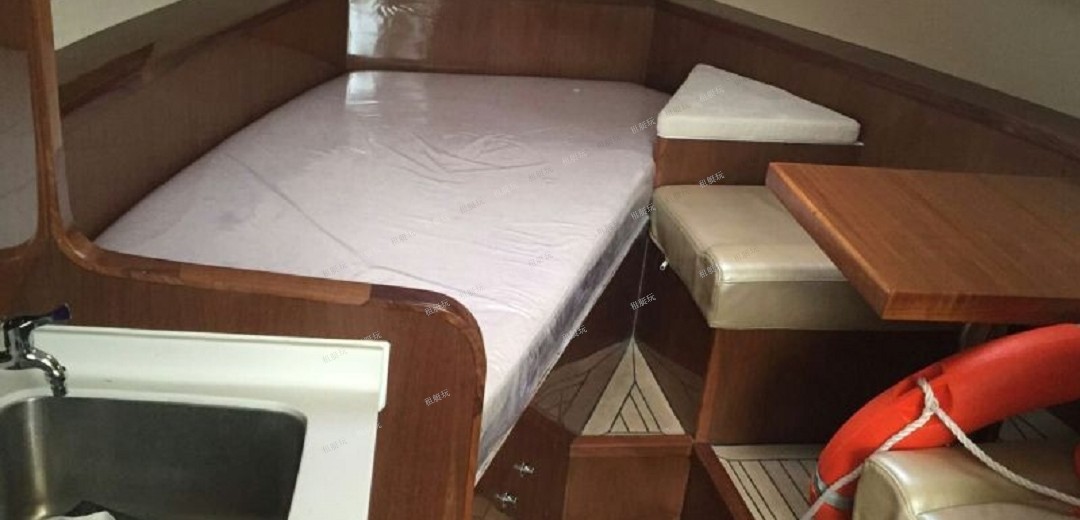 32英尺運(yùn)動(dòng)快艇